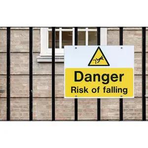 Slips, Trips & Falls – Online Training Course (Canada)